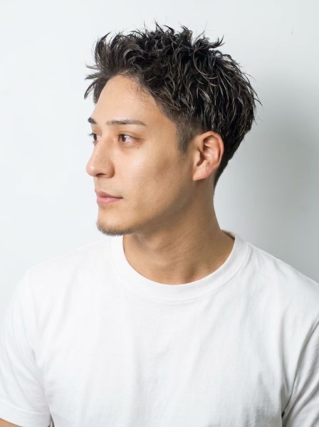 質感重視のアップバングスタイル