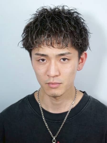 第一印象を引き上げる！新橋の理容室で眉カット