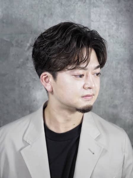 大人の余裕を引き出すナチュラルフェザーパーマ