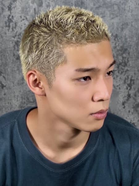 本田圭佑風金髪ショートモヒカン