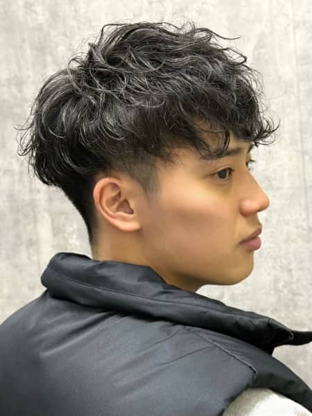 日系風格的男士夏日短髮燙髮造型