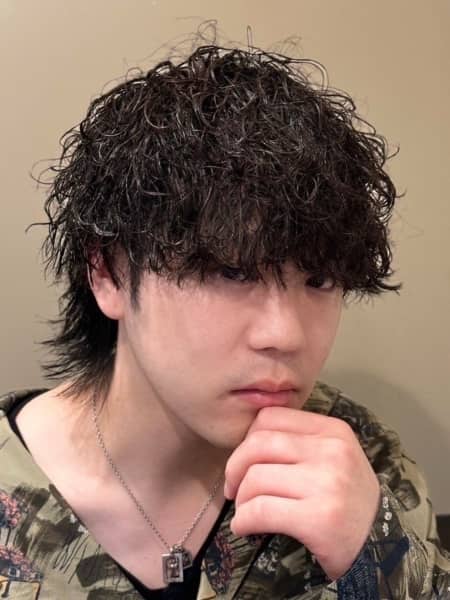 ウルフカット/ツイストスパイラル/ショートウルフ〈理容室〉