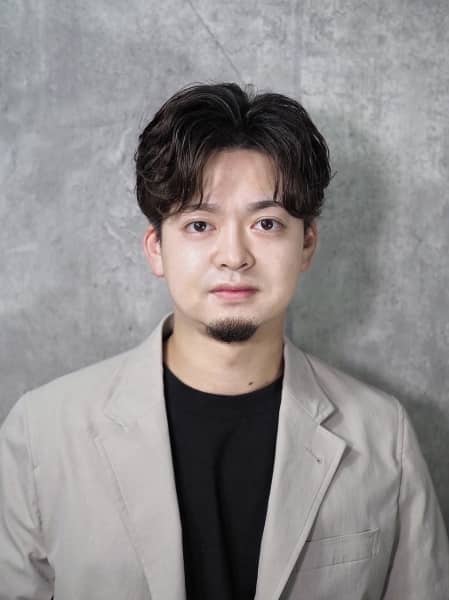 大人の余裕を出すセンターパート