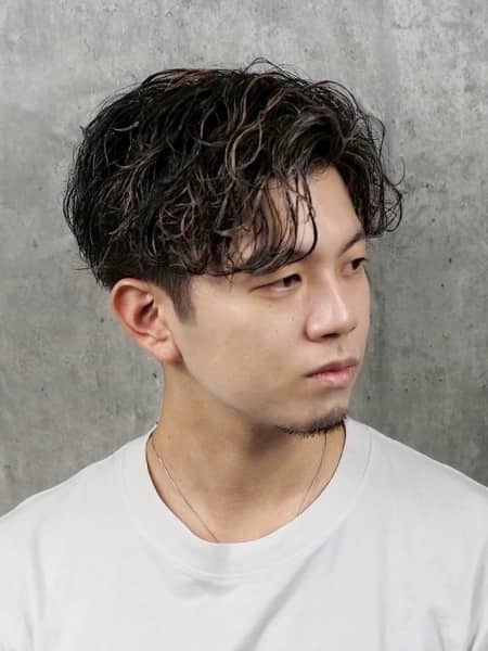 スパイラルパーマでつくる色気スタイル