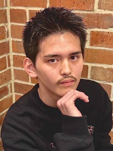 束感ショートで印象UP！清潔感が続く好印象ヘア