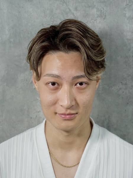 毛流れセンターパートでつくる大人の余裕