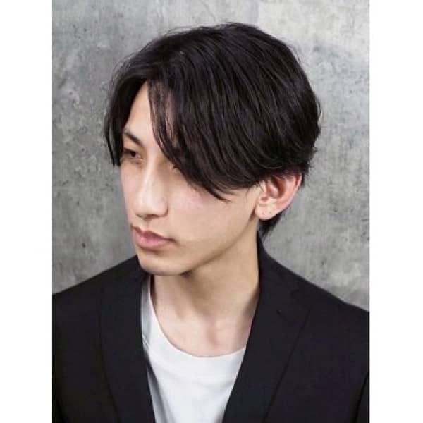 自然体で爽やかに決まる“ナチュラルセンターパート”