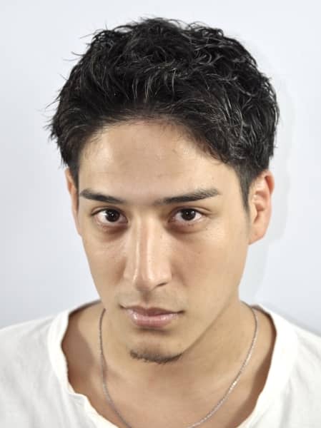 直毛男性に人気のアイロンパーマ術
