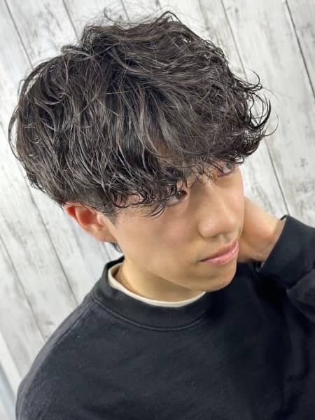 やわらかな動きが魅力。マッシュパーマスタイル
