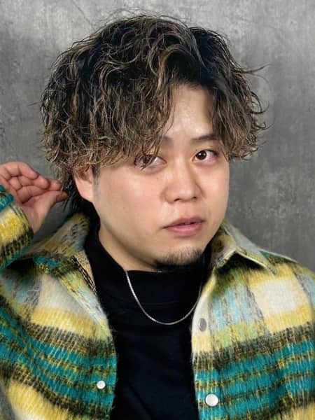 男らしさ全開！ツイスパアップバング
