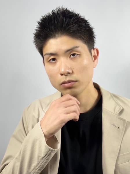 男らしさ際立つ刈り上げスパイキーショート