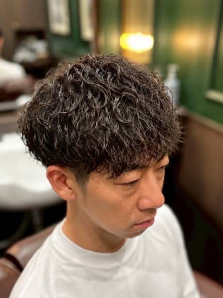 動きで魅せるスパイラルパーマ