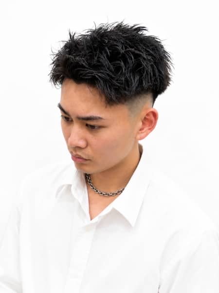清潔感で選ばれるスパイキーショート