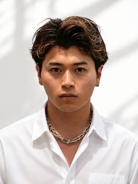 大人の色気を演出するハイライトセンターパート