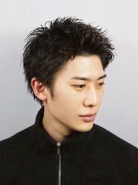 男らしさを引き出すアップバングショート
