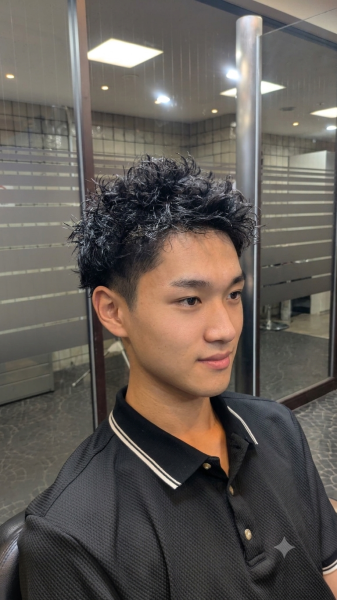 パーマで躍動感！ツイストスパイキーショート