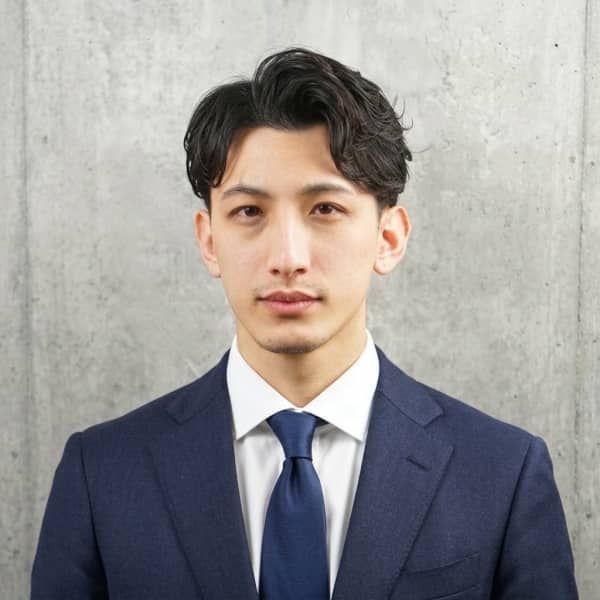 柔らかさで差をつける。ニュアンスパーマ×ビジネスショート