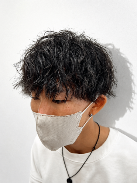 緩いツイストスパイラルで大人の抜け感