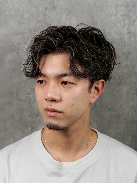 【波巻きセンターパート】ラフな動きで魅せる大人のトレンドスタイル