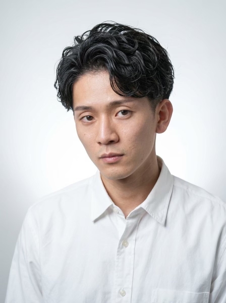 大人の色気と清潔感。波巻きパーマスタイル