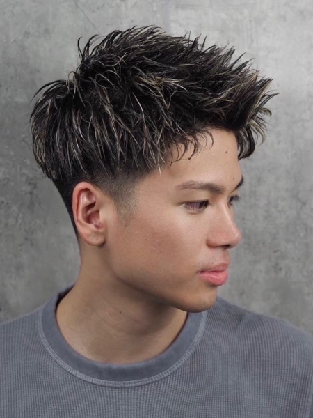 立体感際立つメッシュ×アップバングフェード