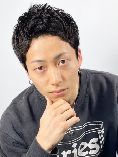 清潔感溢れる大人のアップバングショート