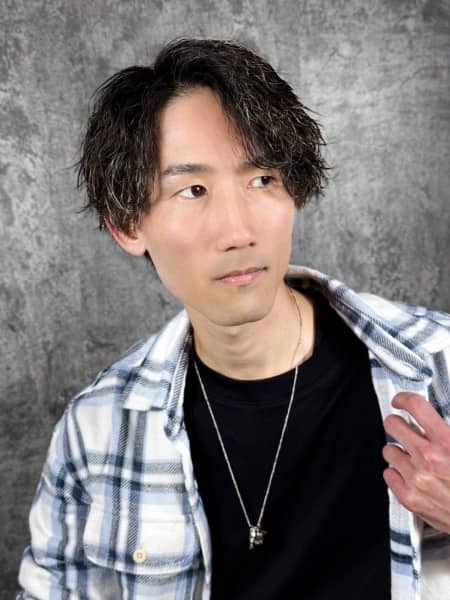 自然蓬鬆的熟男風格，輕鬆整理也能帥
