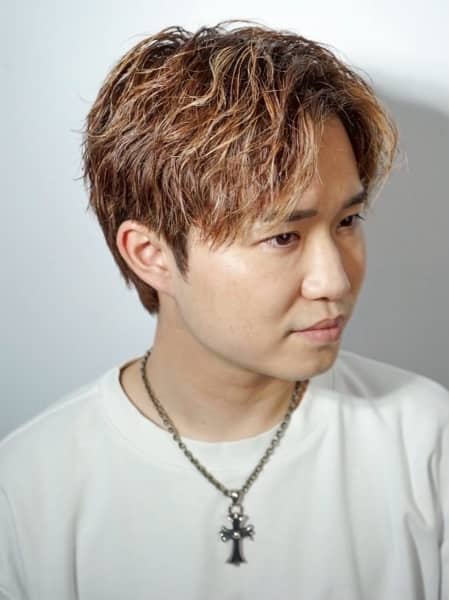 扭轉螺旋打造成熟清爽感