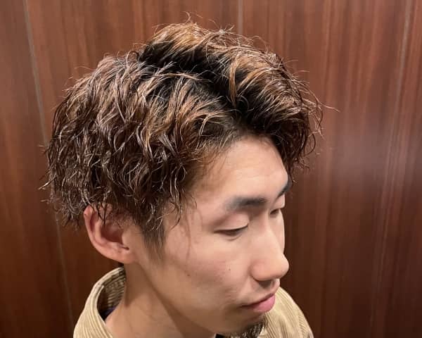 ツイストパーマで冬の印象アップ