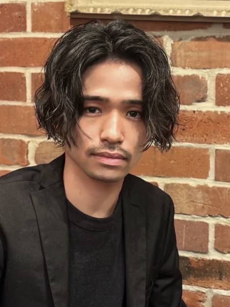 大人の余裕を演出するセンターパート