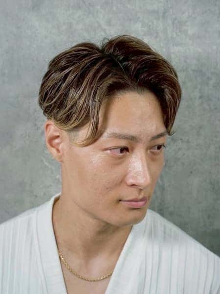フェードで魅せる清潔感センターパート