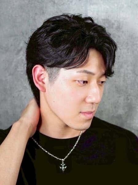 大人の色気漂う自然な毛流れセンターパート