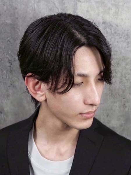 ノーセットでも整う中性派センターパート