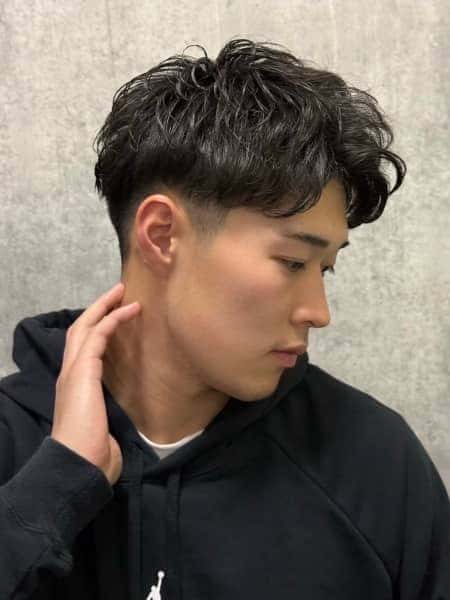 直毛でも自然にキマる“毛流れフェードショート”