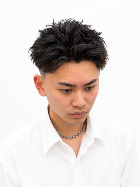 【「ワックスを付けてもすぐ崩れる…」その原因はセットではなくカットかもしれません】
