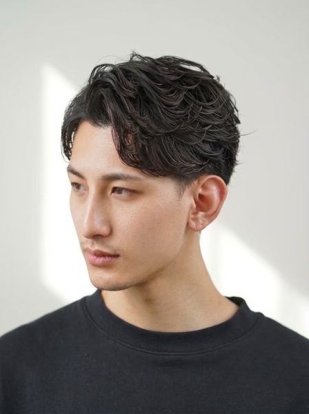 【「朝起きると髪が爆発する…」寝ぐせが付きやすい人の特徴と簡単な直し方】