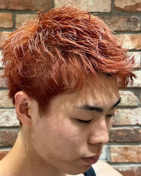 赤髪でも派手すぎない大人カラー