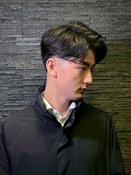 清潔感と色気を両立！大人のナチュラルフェードセンターパート