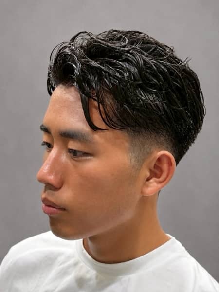 “セットがラクなのにカッコいい。“大人のセンターパートパーマが人気の理由。
