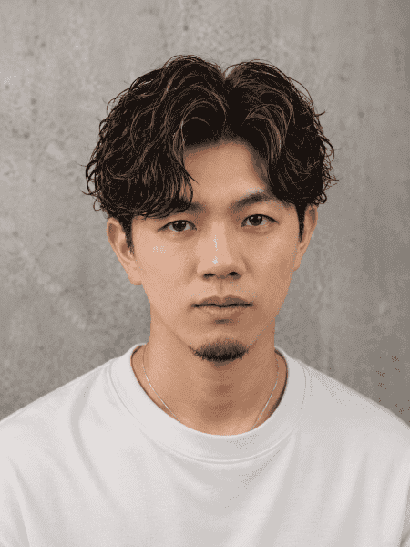 清潔感とこなれ感を両立する大人パーマ
