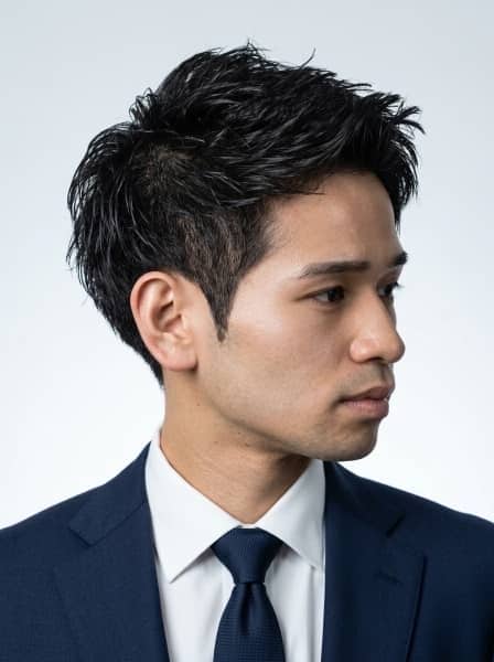 ビジネスシーンに映える大人のアップバングスタイル