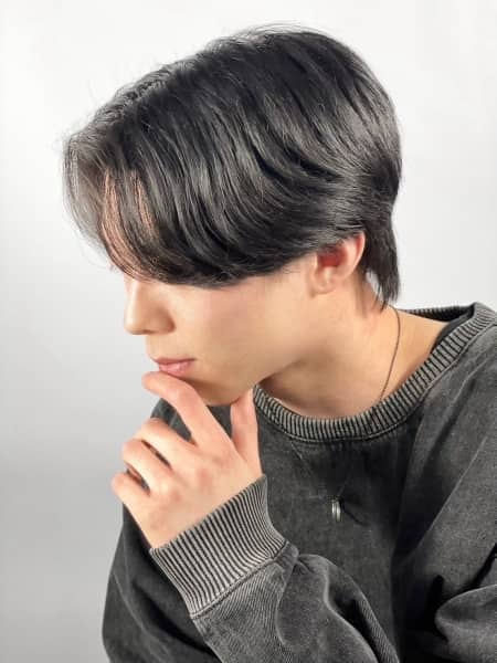 柔らかく色気をまとう秋のセンターパート