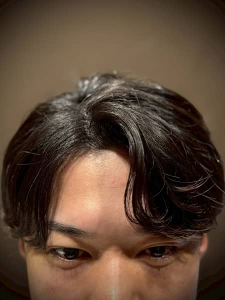 大人っぽく決まるセンターパート