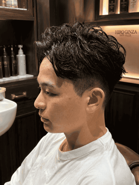自然な毛流れで決まるビジネスパーマ
