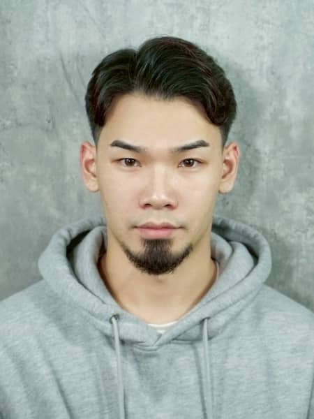 男らしさ際立つセンターパート