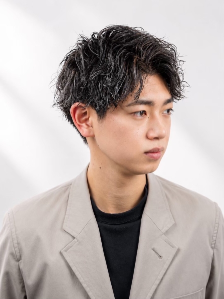 無造作パーマで朝が変わる